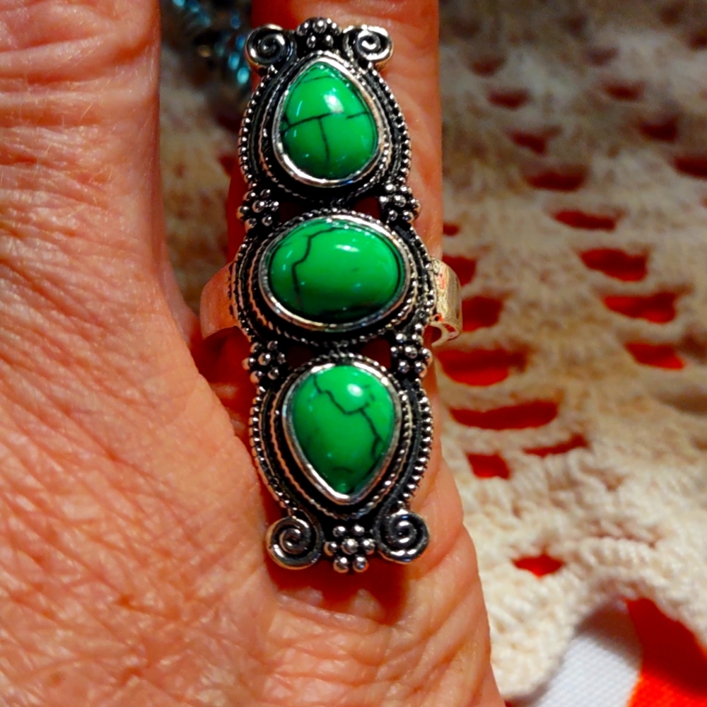 Bohemian  green gem stone silver like ring.... Size 6 Pinky size. So  adorable!!